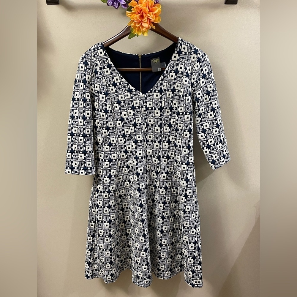 TAYLOR || women’s size 6 Navy Blue & Cream Geometric Textured Dress